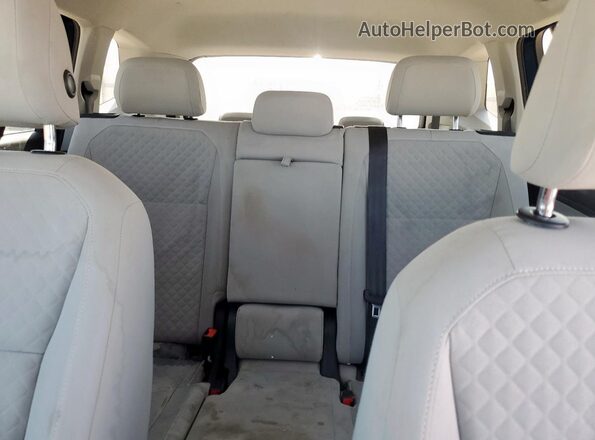 3VV1B7AX2JM058100 2018 VOLKSWAGEN TIGUAN Синий Вид задних сидений
