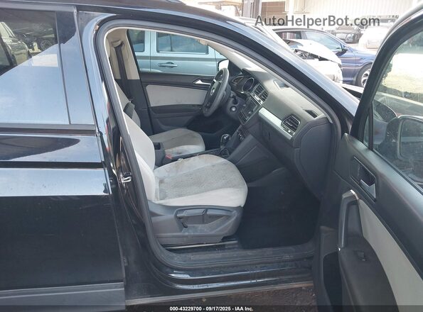 3VV1B7AX4JM121682 2018 VOLKSWAGEN TIGUAN Черный Вид салона спереди
