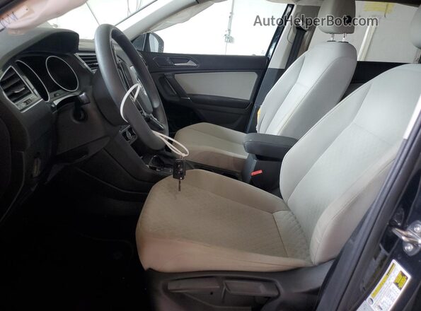 3VV1B7AX6JM023799 2018 VOLKSWAGEN TIGUAN Черный Вид салона спереди