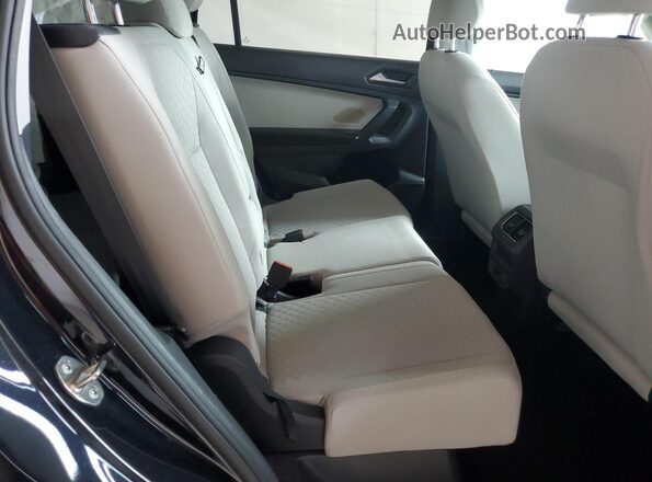 3VV1B7AX6JM023799 2018 VOLKSWAGEN TIGUAN Черный Вид задней части салона