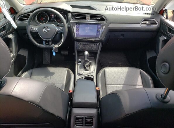 3VV2B7AX7JM070053 2018 VOLKSWAGEN TIGUAN Orange Առջևի վահանակի տեսք