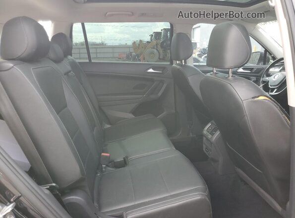 3VV3B7AX1JM101916 2018 VOLKSWAGEN TIGUAN Black უკანა სალონის ხედი