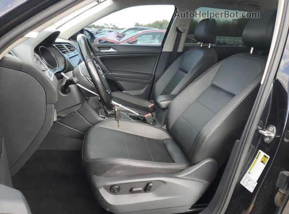 3VV3B7AX1JM101916 2018 VOLKSWAGEN TIGUAN Black წინა სალონის ხედი