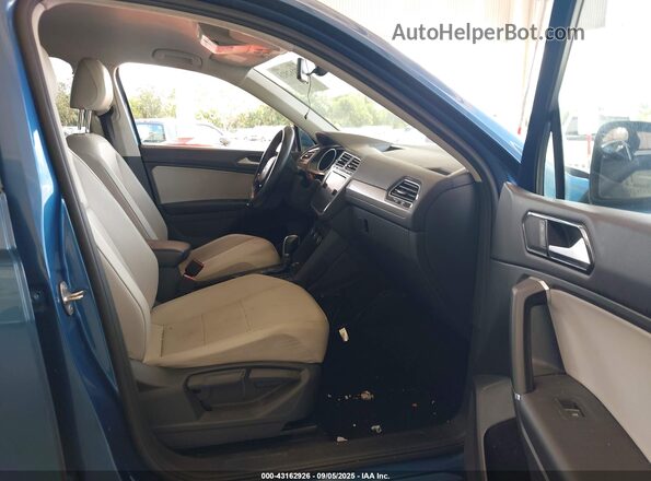 3VV3B7AX3JM033473 2018 VOLKSWAGEN TIGUAN Blue Widok wnętrza z przodu