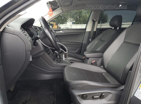 3VV3B7AX8JM103579 2018 VOLKSWAGEN TIGUAN Gray Вид салону спереду