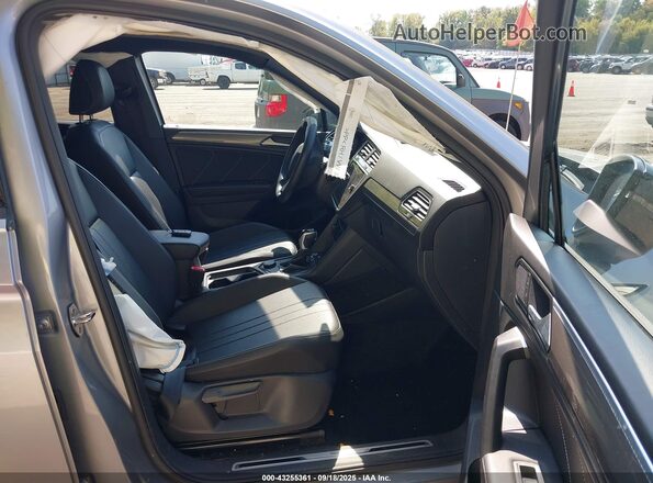3VV8B7AX3RM044278 2024 VOLKSWAGEN TIGUAN Silver Front interior view