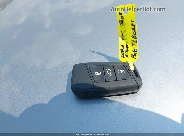3VVCX7B28PM367186 2023 VOLKSWAGEN TAOS Silver Vista del salpicadero