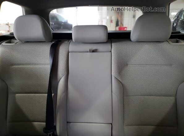 3VW017AU5HM509403 2017 VOLKSWAGEN GOLF Красный Вид задних сидений