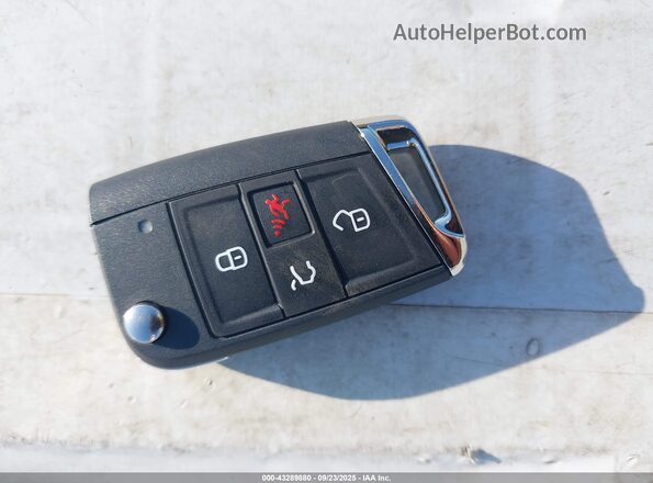 3VW447AUXJM252575 2018 VOLKSWAGEN GTI Gray Vista del salpicadero