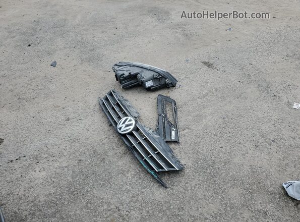 3VWDB7AJ3JM263235 2018 VOLKSWAGEN JETTA Gray Engine compartment view