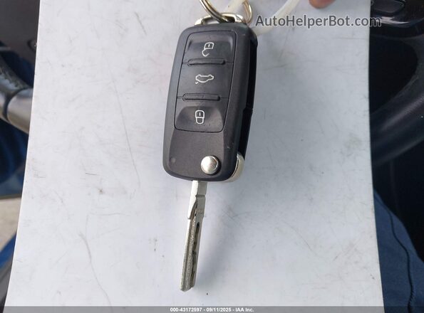 3VWF17AT1HM622444 2017 VOLKSWAGEN BEETLE Blue Vista del salpicadero