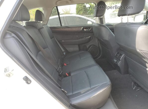 4S4BSENC8J3311447 2018 SUBARU OUTBACK White Widok wnętrza z tyłu