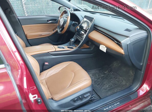 4T1DA1AB7MU004397 2021 TOYOTA LIMITED Красный Вид салона спереди