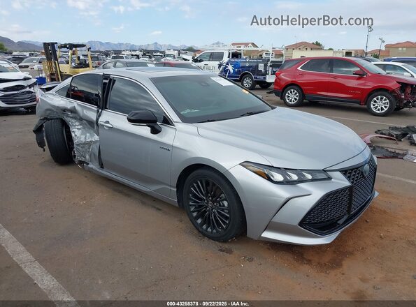 4T1EA1AB1MU010653 2021 TOYOTA AVALON Серебряный Передняя правая четверть