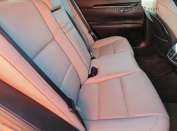 58ABK1GG2HU070703 2017 LEXUS ES Silver Вид задніх сидінь