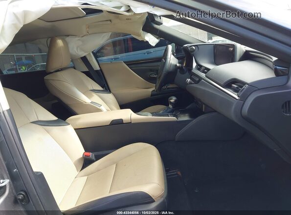 58ADA1C11MU008541 2021 LEXUS ES 300H Серый Вид салона спереди