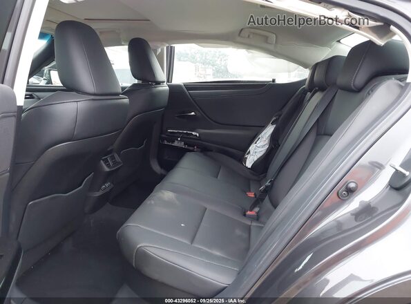 58ADA1C1XSU061221 2025 LEXUS ES Серый Вид наклейки с VIN-кодом