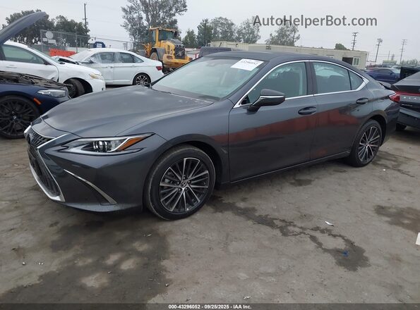58ADA1C1XSU061221 2025 LEXUS ES Серый Передняя левая четверть