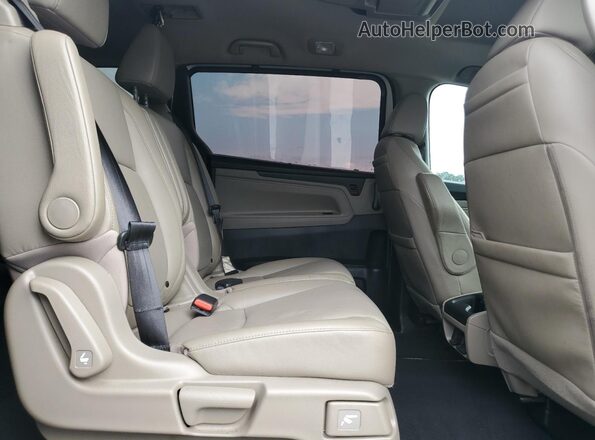 5FNRL6H93JB111116 2018 HONDA ODYSSEY Белый Вид задней части салона