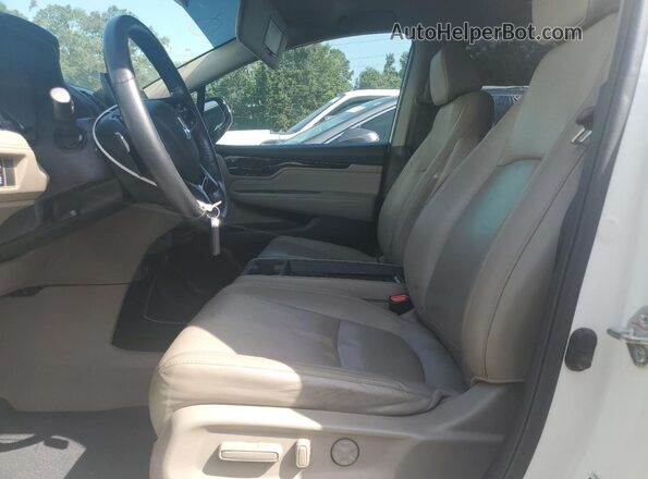 5FNRL6H93JB111116 2018 HONDA ODYSSEY Белый Вид салона спереди