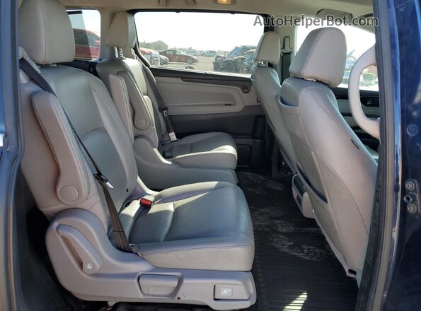 5FNRL6H98JB039782 2018 HONDA ODYSSEY Blue Rear seats view