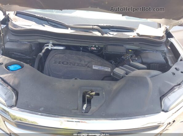 5FNYF5H59JB028154 2018 HONDA PILOT Silver Widok z tyłu