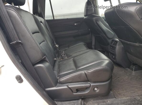 5FNYF5H92JB009576 2018 HONDA PILOT White Widok wnętrza z tyłu