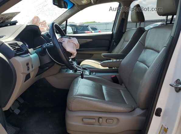 5FNYF6H58JB024733 2018 HONDA PILOT White Widok wnętrza z przodu