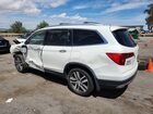 2018 Honda Pilot Touring White vin: 5FNYF6H98JB054611