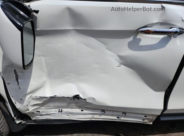 5FNYF6H98JB054611 2018 HONDA PILOT White Front interior view
