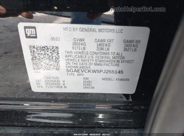 5GAEVCKW5PJ255145 2023 BUICK ENCLAVE Black Vista del compartimento del motor