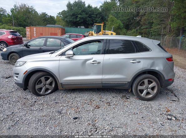 5LMCJ1C96JUL18265 2018 LINCOLN MKC Серебряный Вид задней части салона