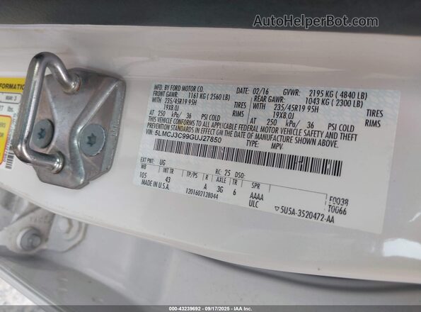 5LMCJ3C99GUJ27850 2016 LINCOLN MKC Белый Вид подкапотного пространства