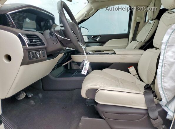 5LMJJ2TG9REL06211 2024 LINCOLN NAVIGATOR Белый Вид салона спереди
