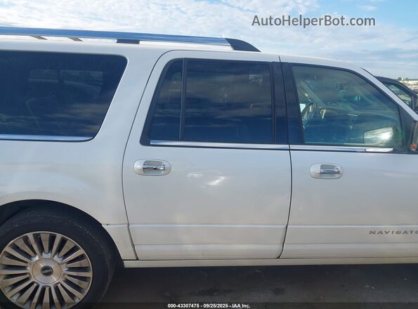5LMJJ3HT6HEL04684 2017 LINCOLN NAVIGATOR White Vista interior trasera