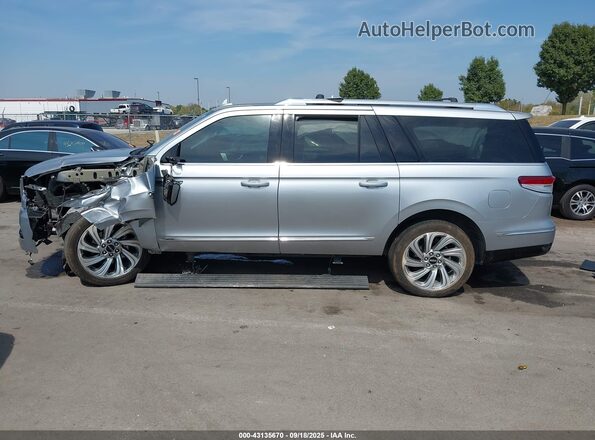 5LMJJ3LG1PEL02642 2023 LINCOLN NAVIGATOR Серебряный 
