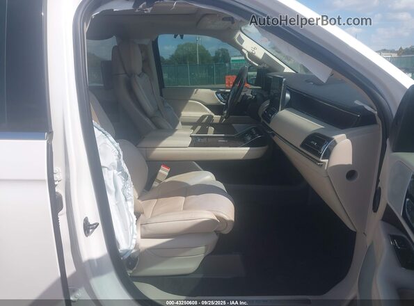 5LMJJ3LT0JEL08050 2018 LINCOLN NAVIGATOR L White წინა სალონის ხედი