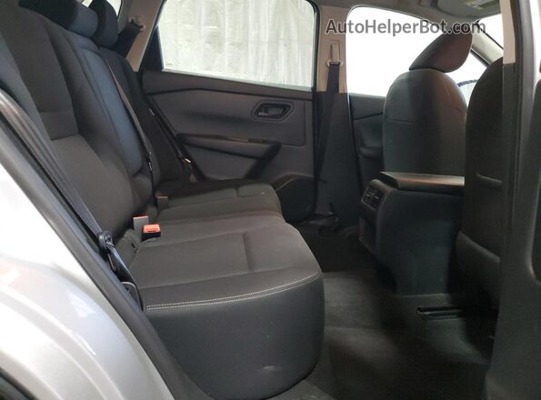 5N1BT3AB2RC733255 2024 NISSAN ROGUE Silver Widok wnętrza z tyłu