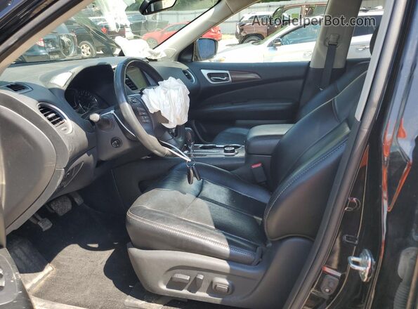 5N1DR2MM3JC608560 2018 NISSAN PATHFINDER Черный Вид салона спереди