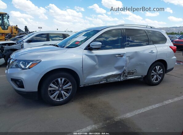 5N1DR2MMXJC611696 2018 NISSAN PATHFINDER Серебряный Вид спереди