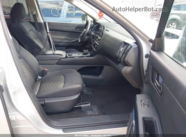 5N1DR3BCXPC245196 2023 NISSAN PATHFINDER Silver Front interior view