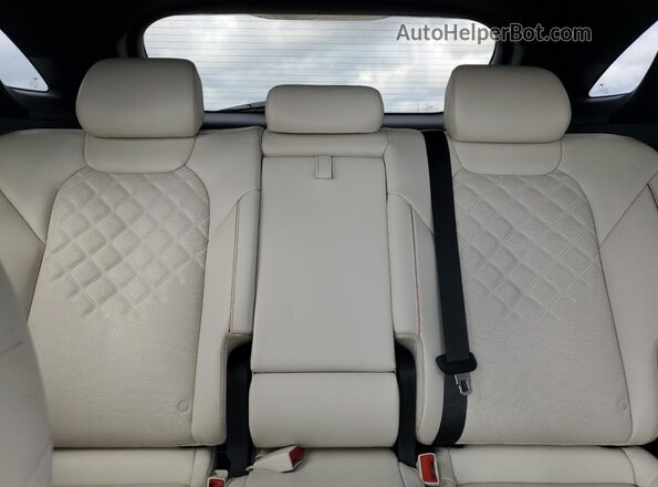 5NMMCET17RH003260 2024 GENESIS GV70 White Widok tylnych siedzeń