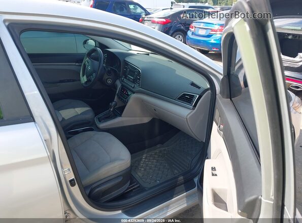 5NPD74LF7HH067844 2017 HYUNDAI ELANTRA Silver Вид салону спереду