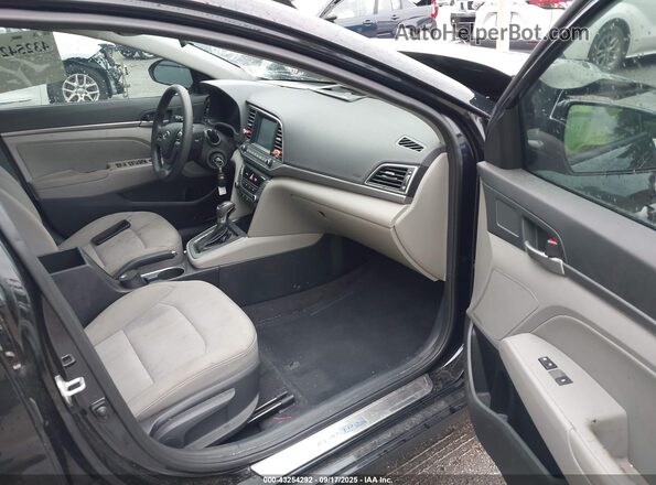 5NPD84LF3JH333203 2018 HYUNDAI ELANTRA Black Вид салону спереду