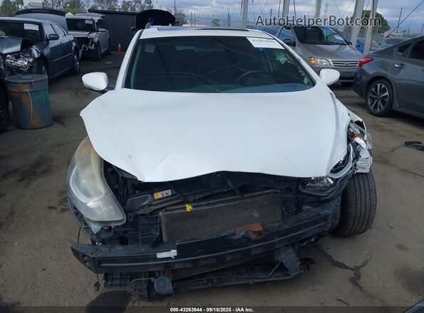 5NPDH4AE3GH713824 2016 HYUNDAI ELANTRA Белый Вид спереди