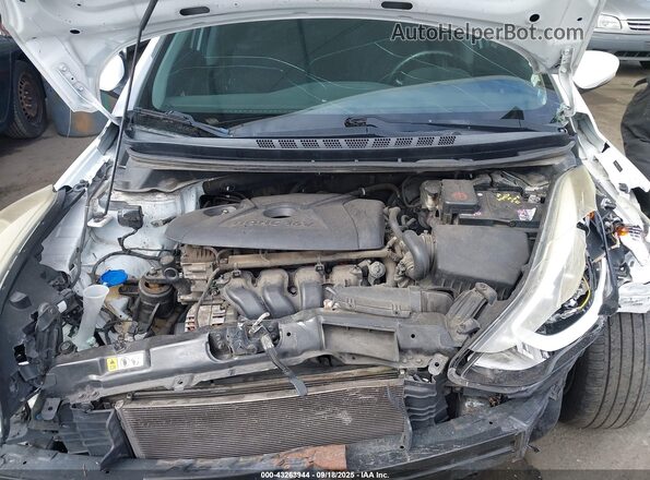 5NPDH4AE3GH713824 2016 HYUNDAI ELANTRA Белый Вид сзади