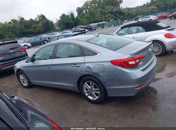 5NPE24AF2HH504462 2017 HYUNDAI SONATA Silver Вид задньої частини салону