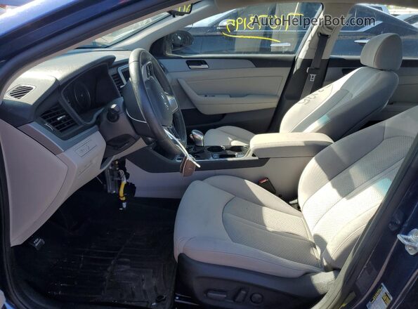 5NPE34AF2JH596367 2018 HYUNDAI SONATA Blue Вид салону спереду