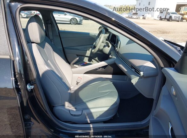 5NPLM4AG7NH063904 2022 HYUNDAI ELANTRA Black წინა სალონის ხედი
