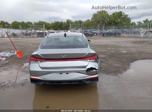 5NPLM4AGXNH063847 2022 HYUNDAI ELANTRA Серебряный 